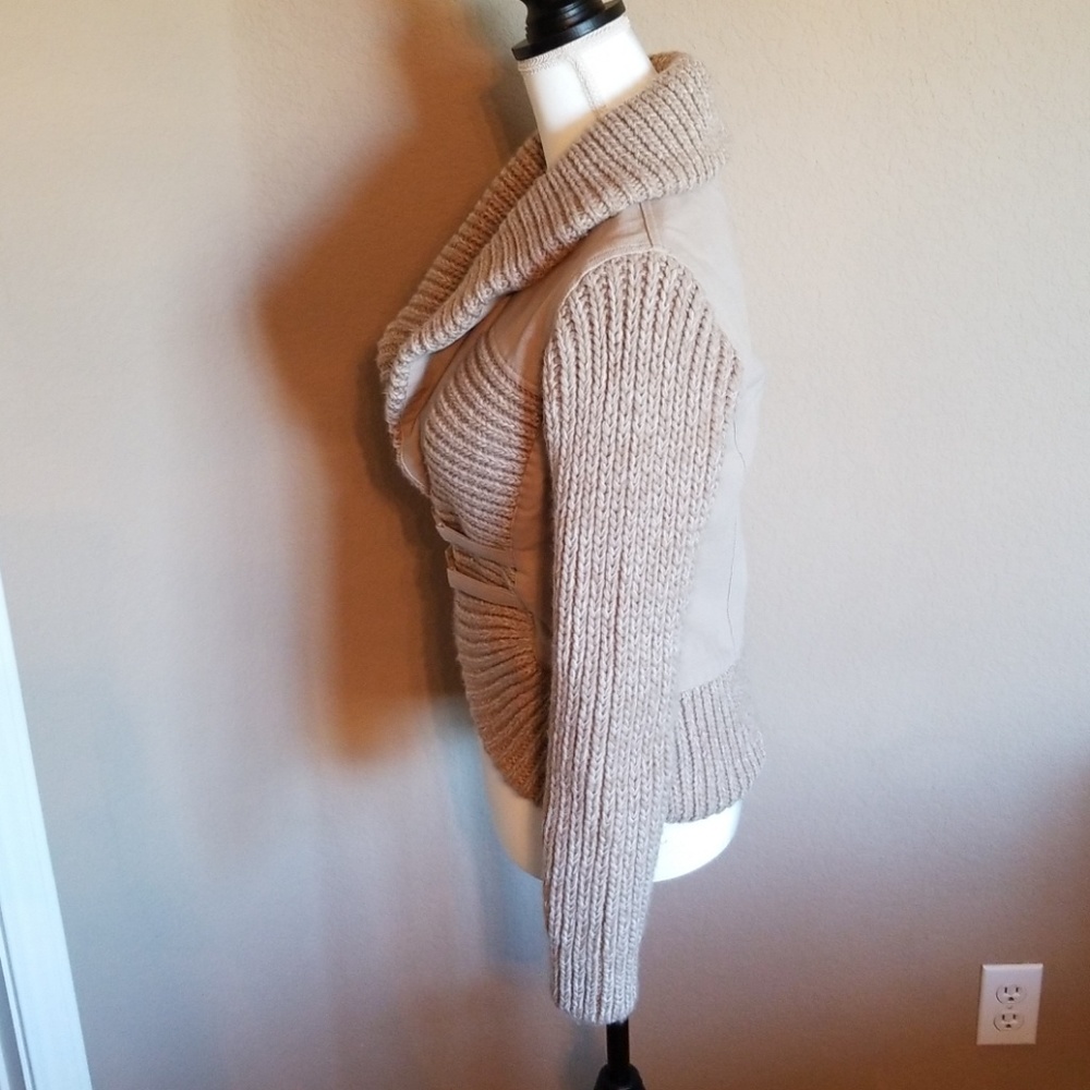 Sweater - Picture 2 of 5